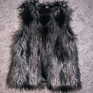 H&M fur vest size 10